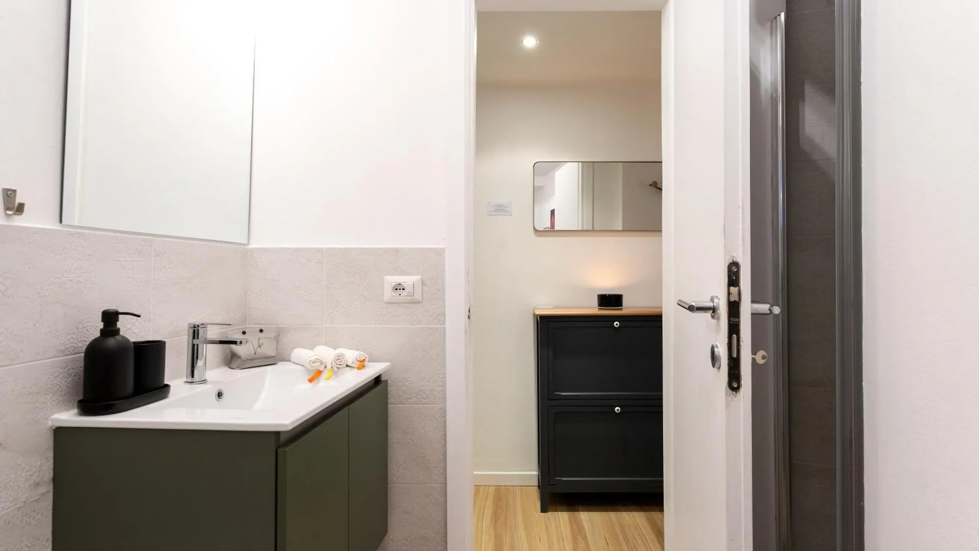 Co99- Large Studio Lanzone Milaan Appartement