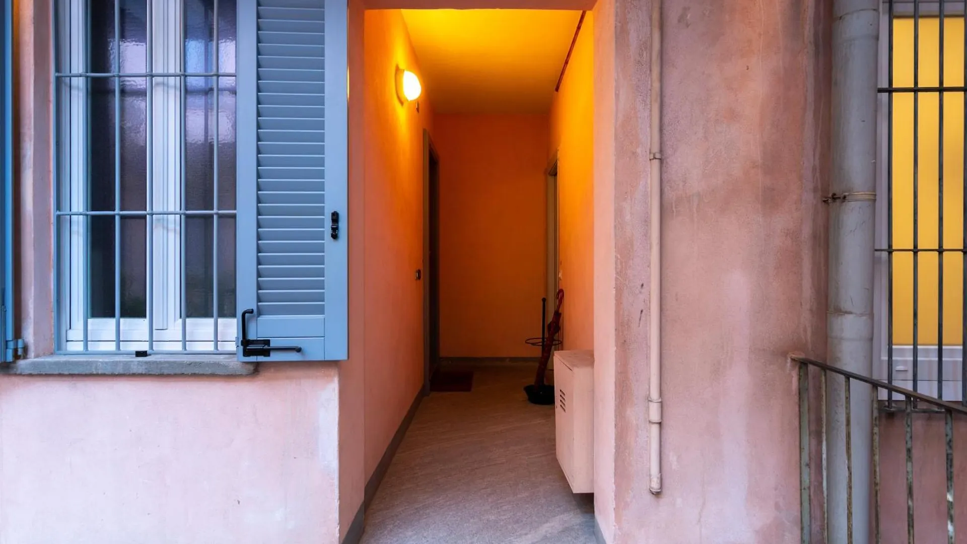 Co99- Large Studio Lanzone Milaan Italië